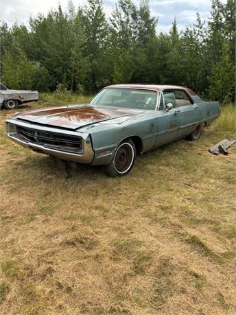 Lot 16 - 1969 Chrysler 330 4 Door Hard Top