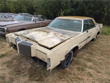 Lot 12 - 1977 Chrysler New Yorker 4 dr ht