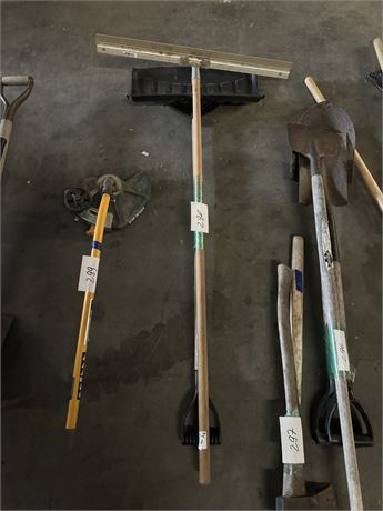 Lot 298 - Shop shovel and Squeegee