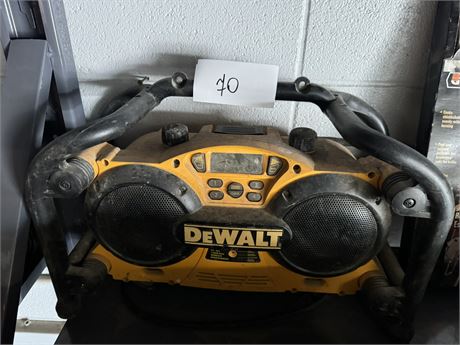 Lot 70 - DeWalt Worksite Radio