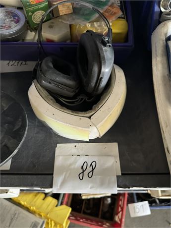 Lot 88 - Ear protection and eye messager