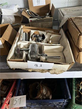 Lot 93 - Toilet flushometer