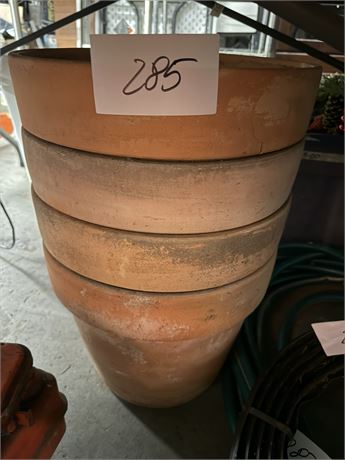 Lot 285 - Clay pots