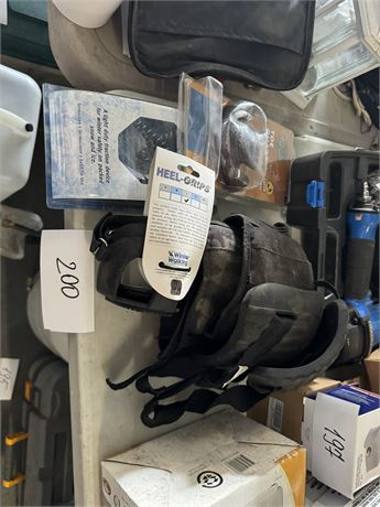 Lot 200 - Knee pads and boot accessories