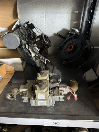 Lot 90 - Airpump and control valves