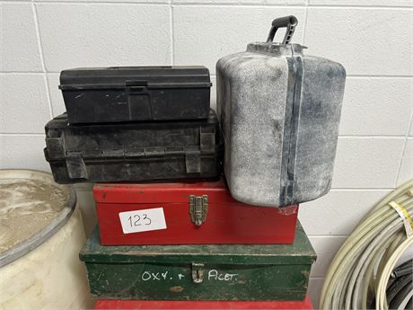 Lot 123 - Tool box and carrying cases