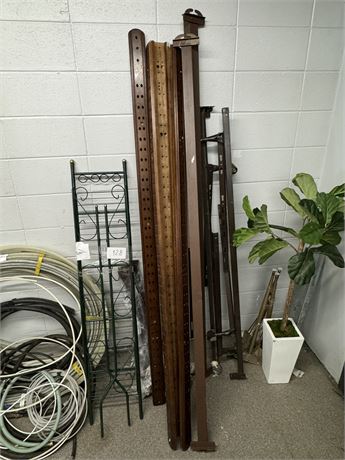 Lot 128 - Bed frame and plant stand