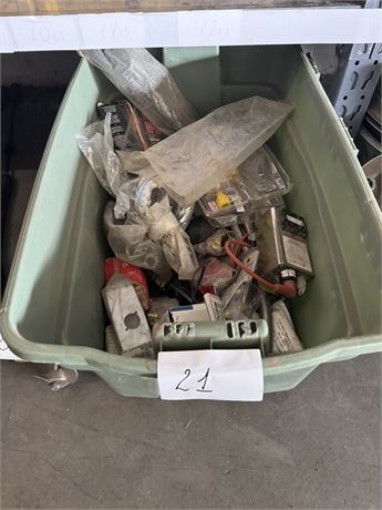 Lot 21 - Electrical parts and bulb