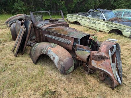 Lot 1027 - 1935 Oldsmobile convertible