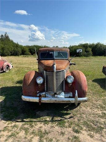 Lot 1058 - 1939 Diamond T Truck