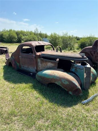 Lot 1052 - 1937 Studebaker Straight 8 Coupe