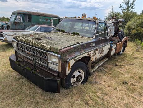 Lot 1031 - 1-Ton Dually 4X4 Tow Truck GMC Sierra Classic 35