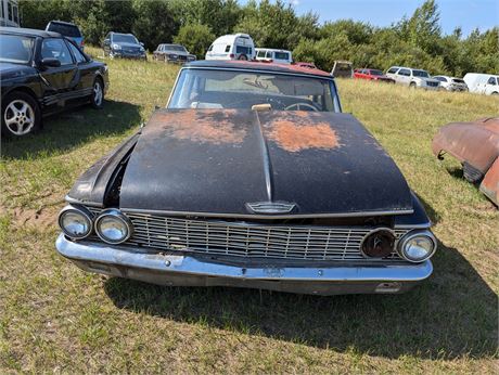 Lot 1098 - 1961 Ford Galaxie 2 door post