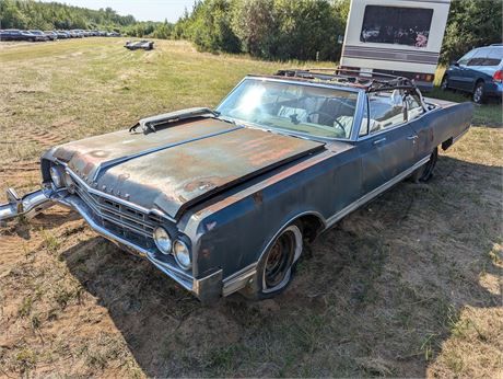 Lot 1101 - 1965 Oldmobile 98 Convertible