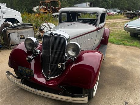 Lot 1037 - 1933 Chrysler 3 window rumble seat coupe