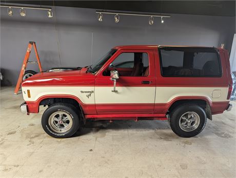 Lot 28 - Ford Bronco 2