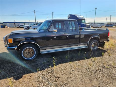 Lot - 1989 Ford F150 Lariat