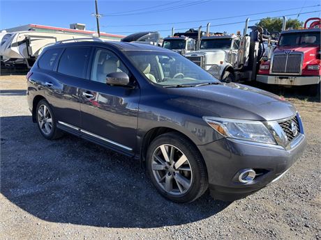 Lot 7815 - 2013 Nissan Pathfinder Platinum