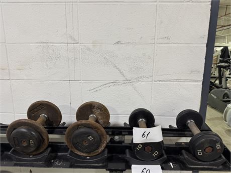 Lot 61 - Dumbbells: (1) 17,4 lbs, (1) 15 lbs, (2) 10 lbs