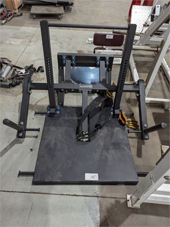 Lot 24 - Bells of steel Bell squat machine