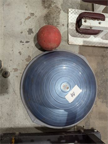 Lot 44 - Bosu Ball and throwing ball