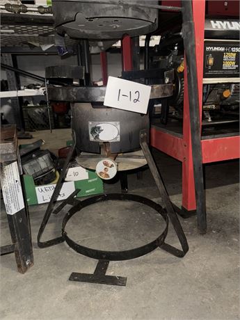 Lot 1-12 - Deep fryer stand