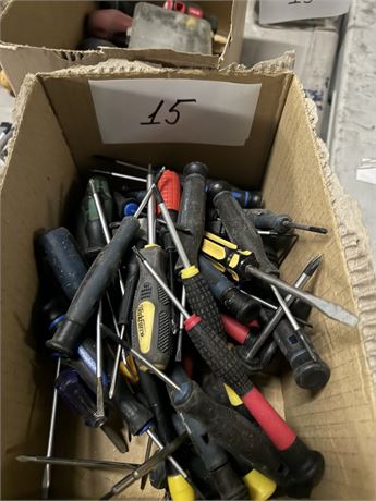 Lot 15 - Small Screw drivers