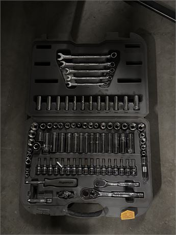 Lot 53 - Socket Set