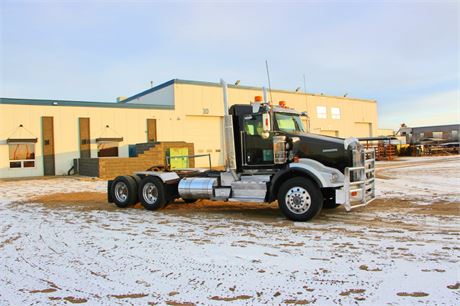 Lot 300 - 2013 Kenworth T800 Daycab