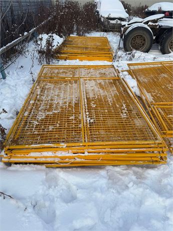 Lot 8 - Dog run fence panel