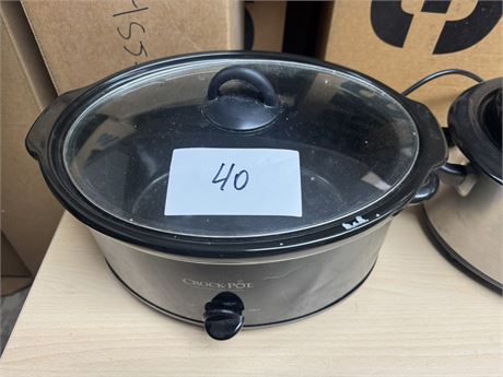 Lot 40 - CROCKPOT Slow Cooker