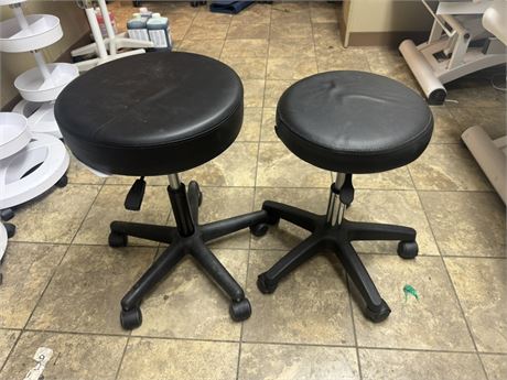 Lot 31 - Office Star Plastic Finish Backless Stools with Vinyl Seat