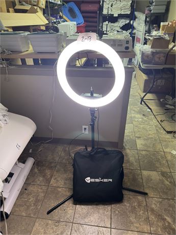 Lot 2-13 - Yesker ring light