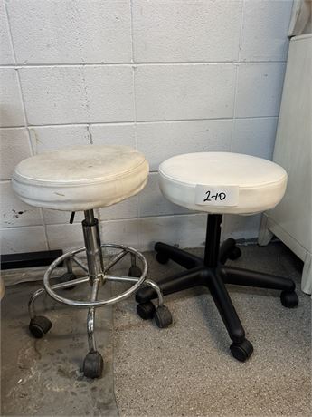 Lot 2-10 - Pneumatic Swivel/Rolling Massage Stool