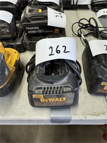 Lot 262 - Battery Charger DeWalt