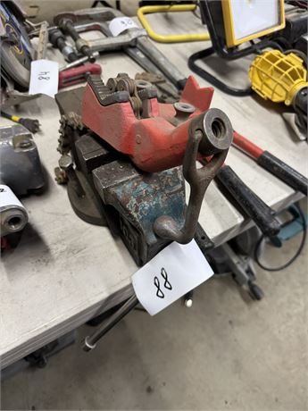 Lot 88 - Table Vice with pipe clamp