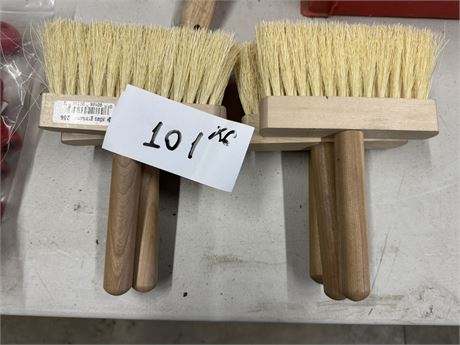 Lot 101 - Wash Brushes