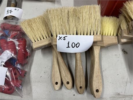 Lot 100 - Wash Brushes