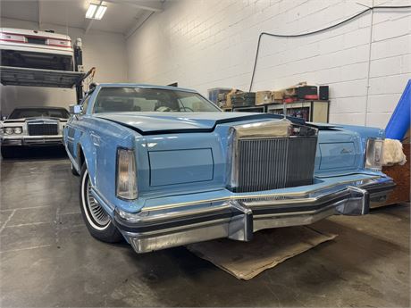 Lot 20 - 1977 Lincoln  Mark 5