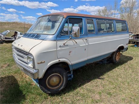 Lot 122 - 1975  Dodge Sportsman Royal
