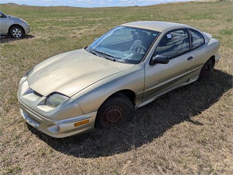 Lot 105 - 2002  Pontiac Sunfire