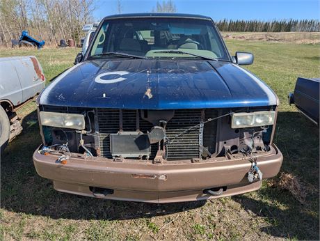 Lot 76 - 1996  Chevy Suburban Custom