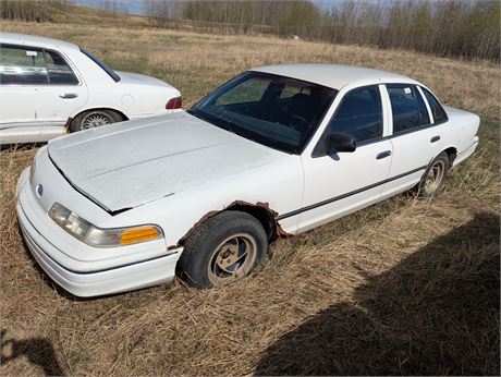 Lot 147 - 1992  Ford Crown Victoria