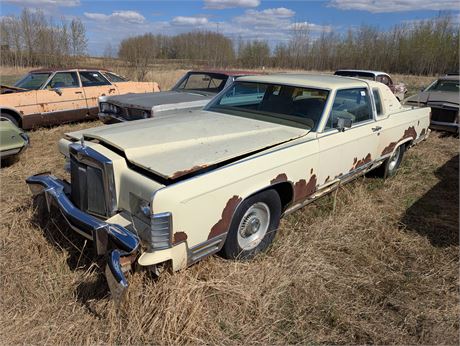 Lot 157 - 1979  Lincoln Town Coupe