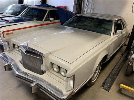 Lot 19 - 1978 Lincoln  Mark V