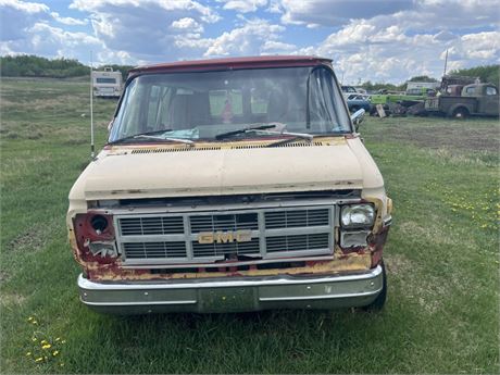 Lot 324 - 1984 GMC Van