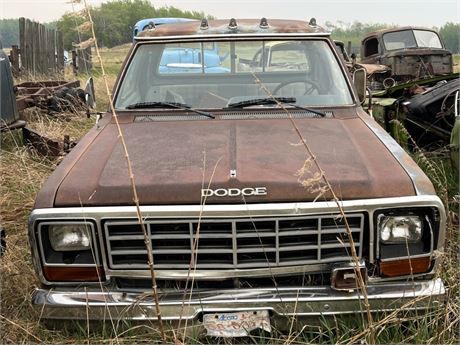 Lot 323 - 1983 Dodge 1/2ton