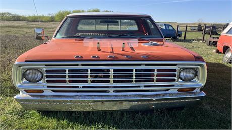 Lot 290 - 1975 Dodge Adventurer Clubcab
