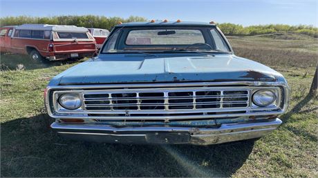 Lot 284 - 1974 Dodge 300 Cab and chassis