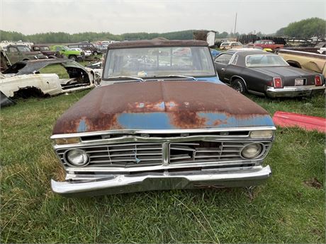 Lot 335 - 1975 Ford F100